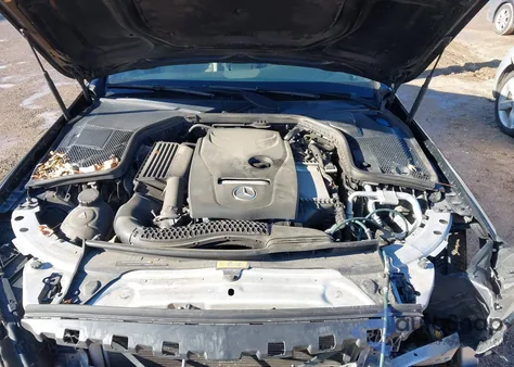 2018 Mercedes-Benz C 300 из США, поврежденный, VIN 55SWF4JB1JU239297